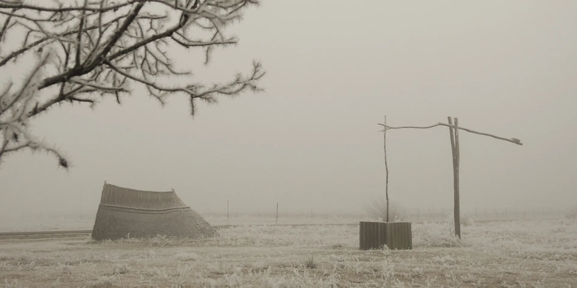 Winterlandschaft mit Ziehbrunnen