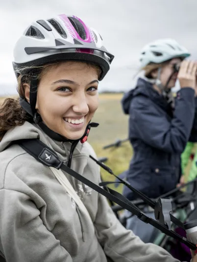 Mädchen mit Fahrradhelm