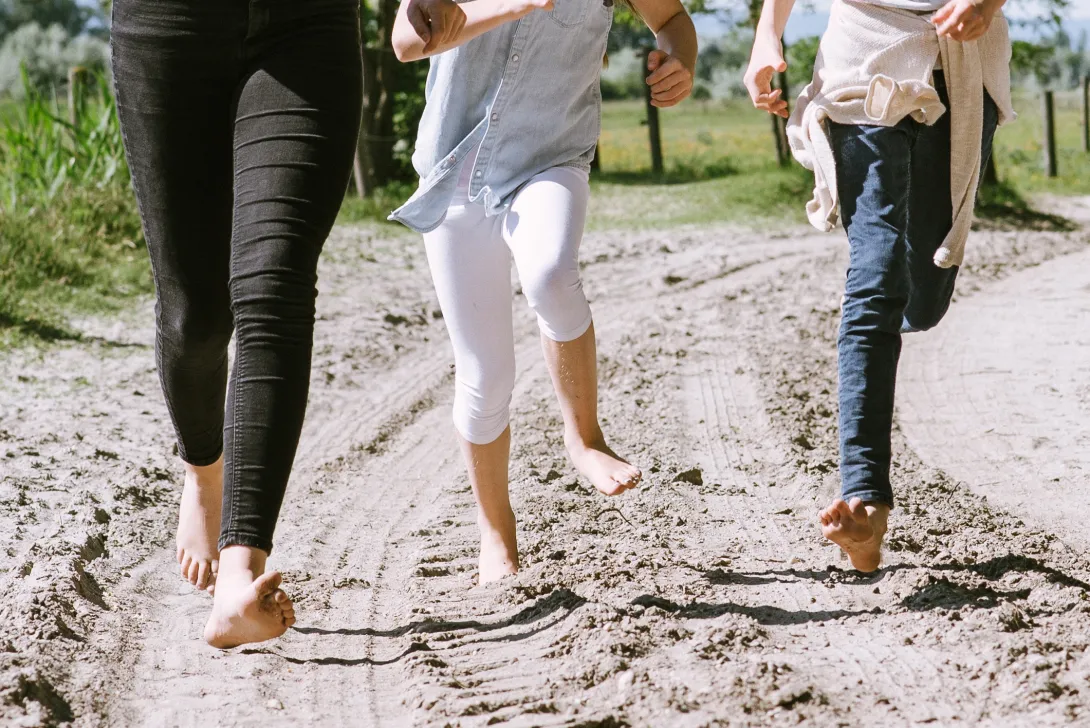 Kinderfüße im Sand
